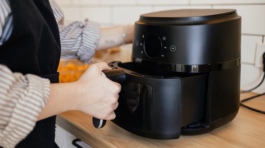 Airfryer'ı olanlar dikkat! Uzman tek tek a&ccedil;ıkladı: Bu 5 yiyeceği sakın pişirmeyin