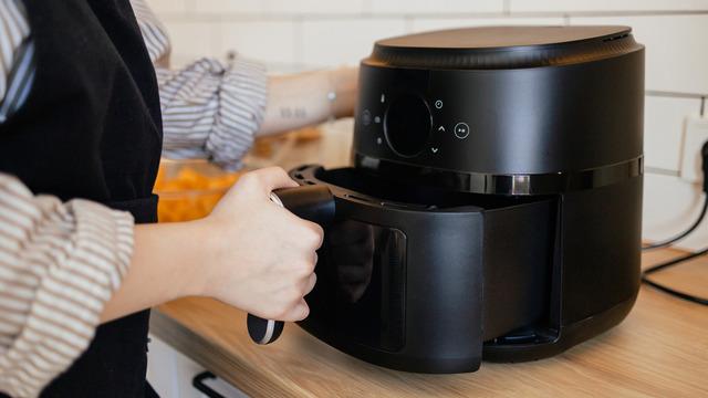 Airfryer'ı olanlar dikkat! Uzman tek tek açıkladı: Bu 5 yiyeceği sakın pişirmeyin