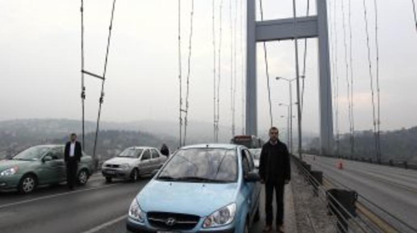 S&uuml;r&uuml;c&uuml;ler, 09.05'te Atat&uuml;rk'&uuml; saygıyla andı