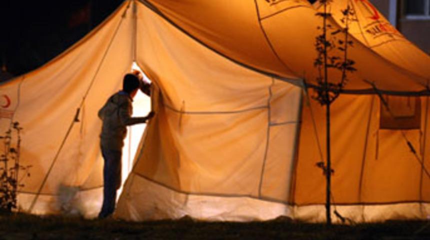 Kızılay &ccedil;adırında soba felaketi