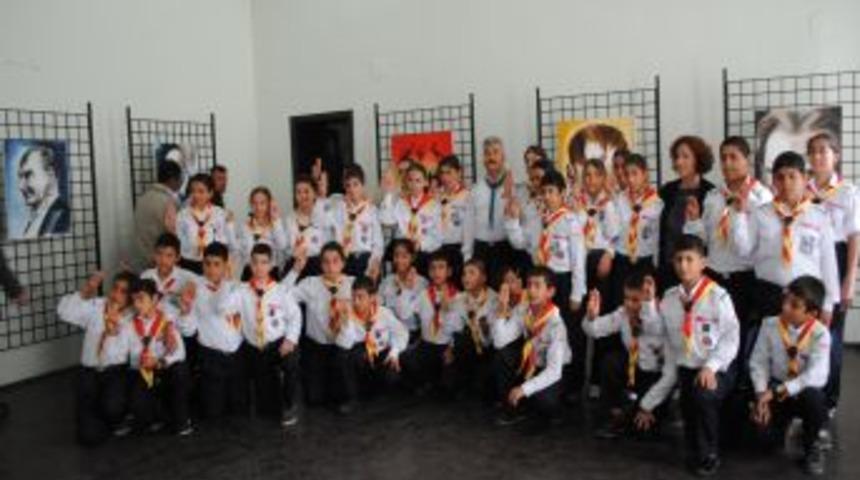 Gürbüzler, üçüncü kişisel sergisini 'Atatürk Portreleri' çalışması ile açtı