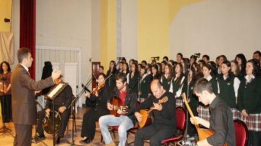 Atat&uuml;rk, sevdiği şarkılarla anıldı