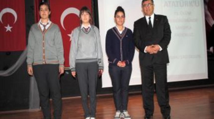 Atat&uuml;rk, Manavgat'ta &ouml;ğrencilerin seslendirdiği t&uuml;rk&uuml;lerle anıldı