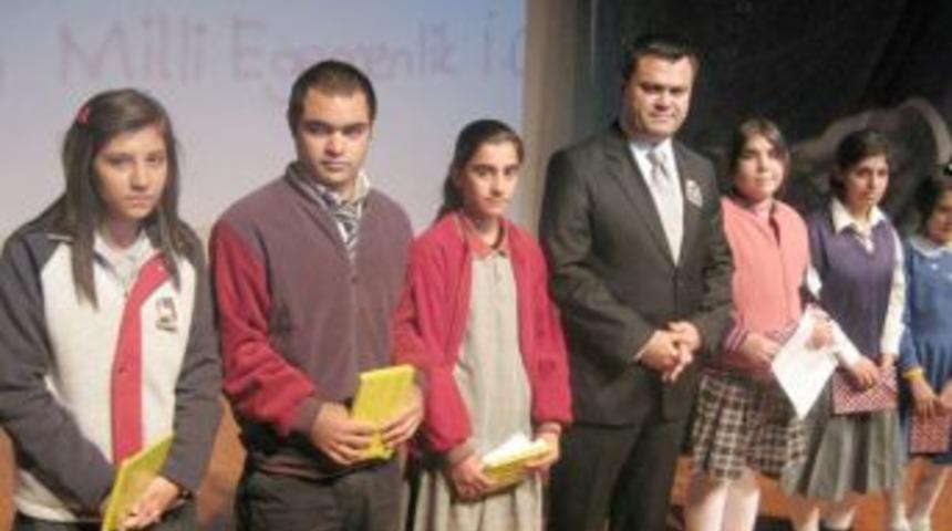 Atat&uuml;rk &ouml;l&uuml;m yıld&ouml;n&uuml;m&uuml;nde Saruhanlı'da da anıldı