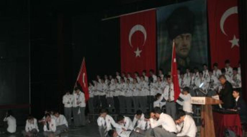 Atat&uuml;rk, &ouml;l&uuml;m&uuml;n&uuml;n 73. yıl d&ouml;n&uuml;m&uuml;nde t&ouml;renlerle anıldı