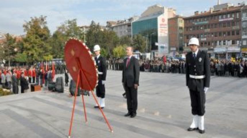 Atat&uuml;rk, &ouml;l&uuml;m&uuml;n&uuml;n 73. yıld&ouml;n&uuml;m&uuml;nde Kırıkkale'de de anıldı
