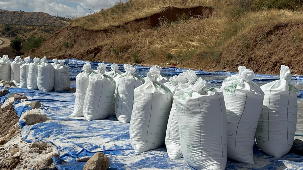 Dağın metrelerce altından çıkarıyorlar! Bir hafta bekletip sofralara gönderiyorlar 1