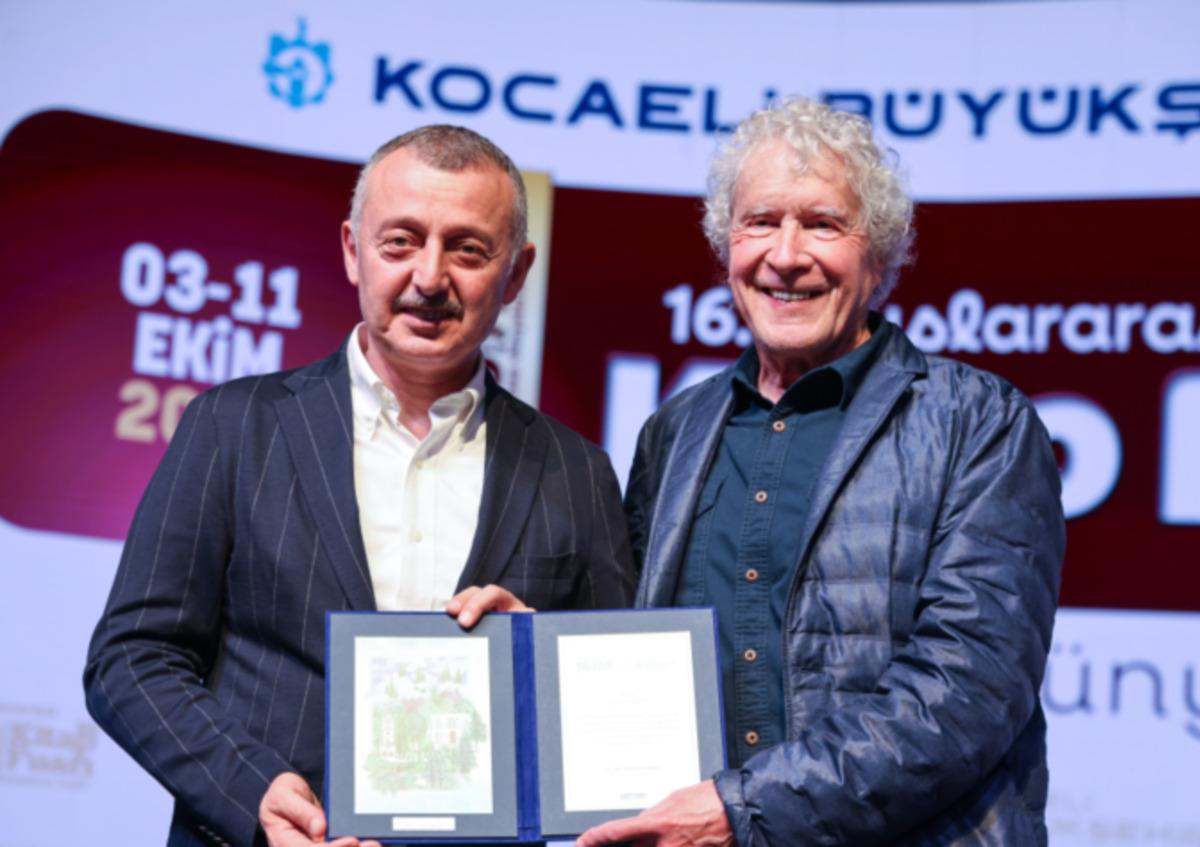 T&uuml;rkiye&rsquo;nin en b&uuml;y&uuml;k kitap fuarı Kocaeli&rsquo;de kapılarını a&ccedil;tı 6