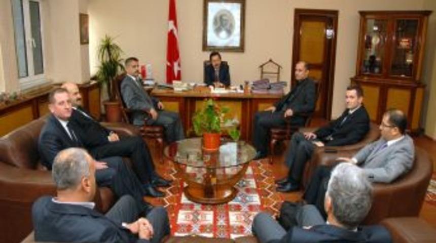 Vali Balkanlıoğlu: İş adamları bir k&uuml;lt&uuml;r el&ccedil;isi gibi &ccedil;alışıyor