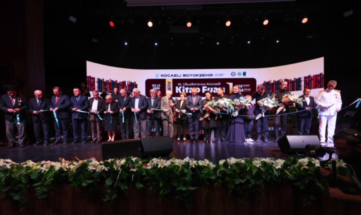T&uuml;rkiye&rsquo;nin en b&uuml;y&uuml;k kitap fuarı Kocaeli&rsquo;de kapılarını a&ccedil;tı 4