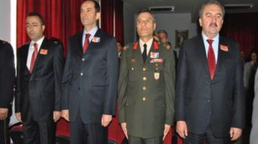 Atat&uuml;rk, &ouml;l&uuml;m yıld&ouml;n&uuml;m&uuml;nde Edremit&rsquo;te de t&ouml;renle anıldı