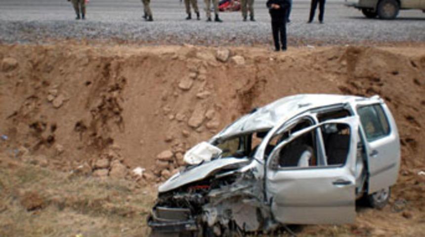 Ağrı'da trafik kazası: 2 &ouml;l&uuml;, 4 yaralı