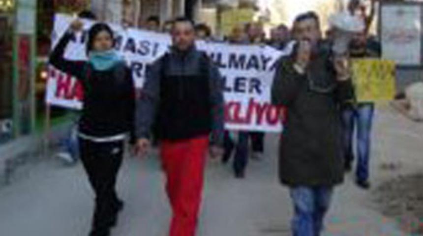 Ataması yapılmayan &ouml;ğretmenler yollarda