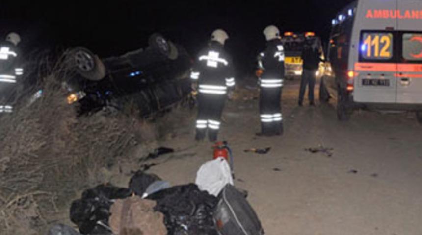 Edirne'de minib&uuml;s devrildi: 3 &ouml;l&uuml;, 9 yaralı