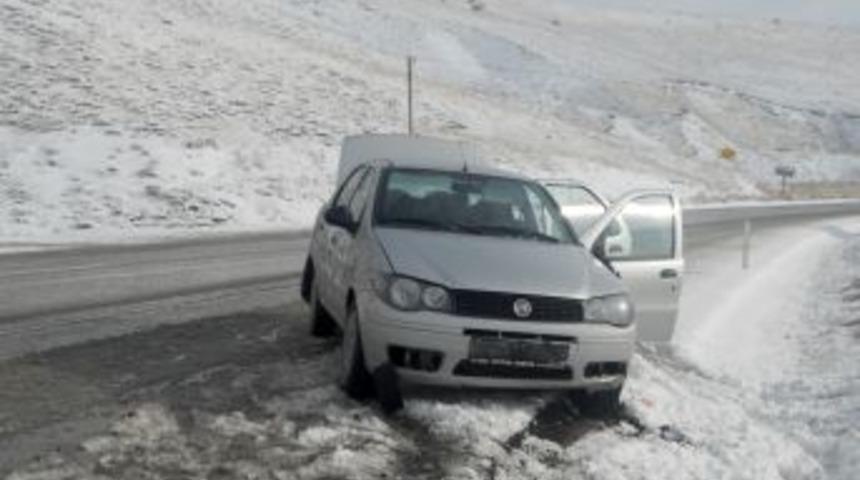 Erzurumlular, karla birlikte kışa &lsquo;merhaba&rsquo; dedi