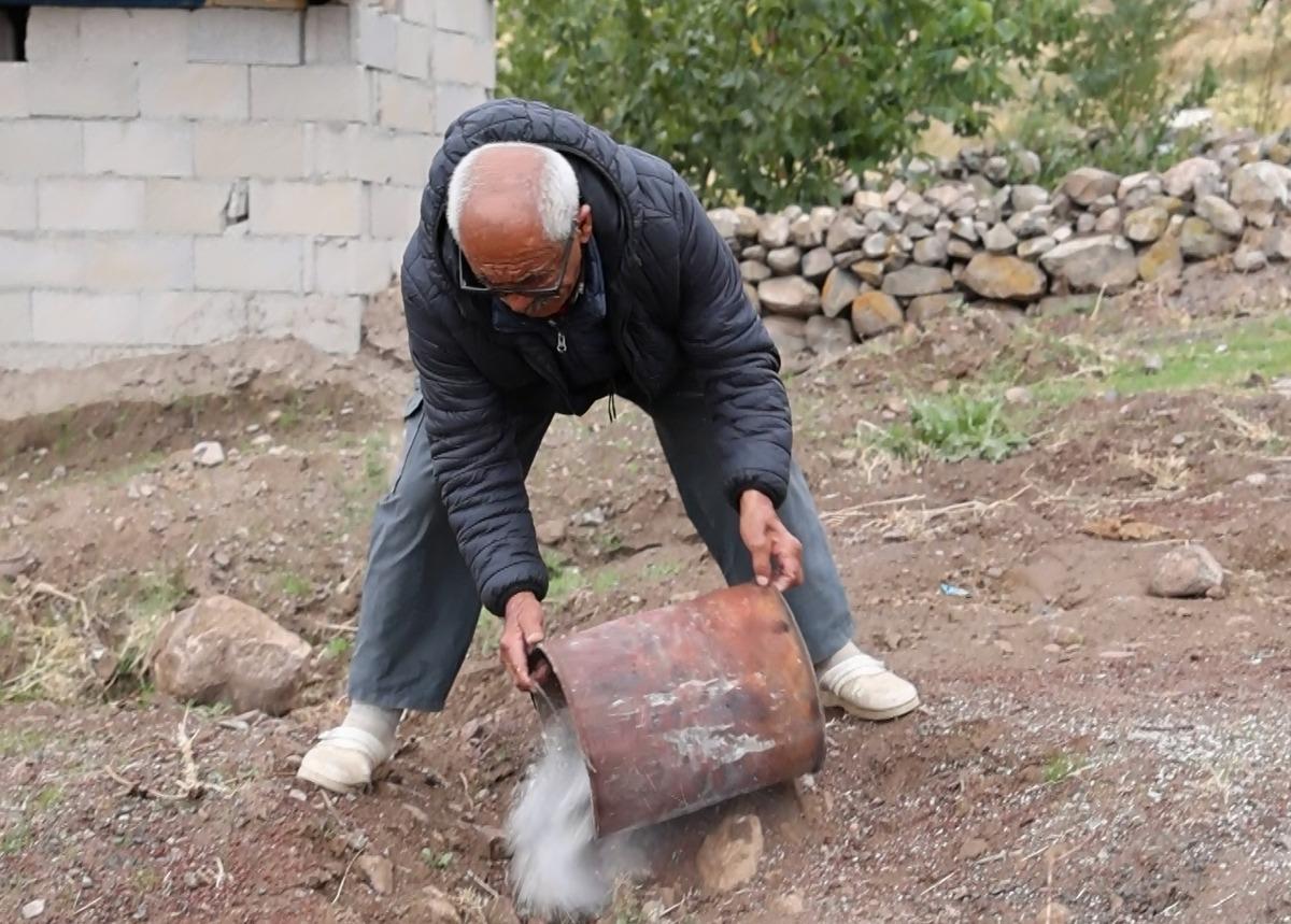 11 yıl önce herkes terk etti: Hayalet köyün tek sahibi 72 yaşındaki Selami dede! 5