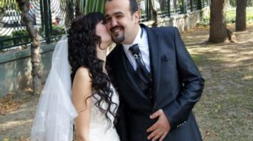 11.11.2011'de evlendi, 'Kadına şiddete hayır!' diye bağırdı