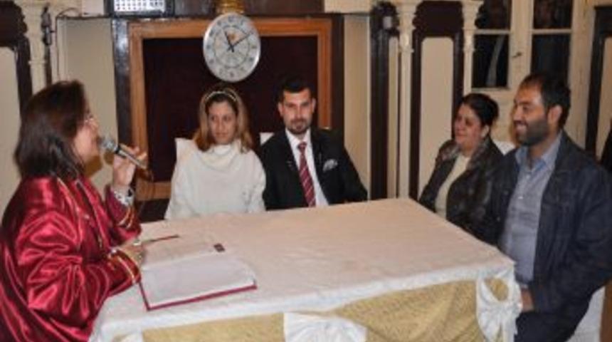 Nikah salonlarında 11.11.2011 yoğunluğu