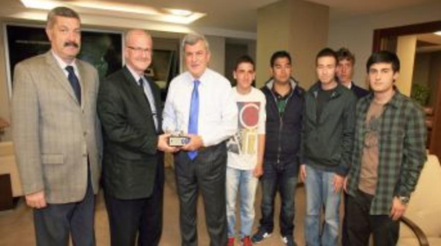 Karaosmanoğlu, yelkencileri kabul etti