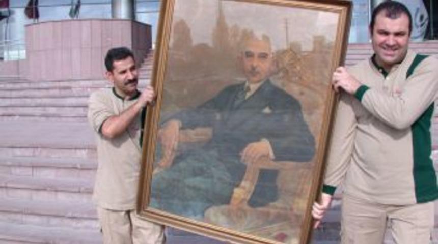 CHP, İsmet İn&ouml;n&uuml; portresini K&uuml;lt&uuml;r ve Turizm Bakanlığı'na g&ouml;nderdi