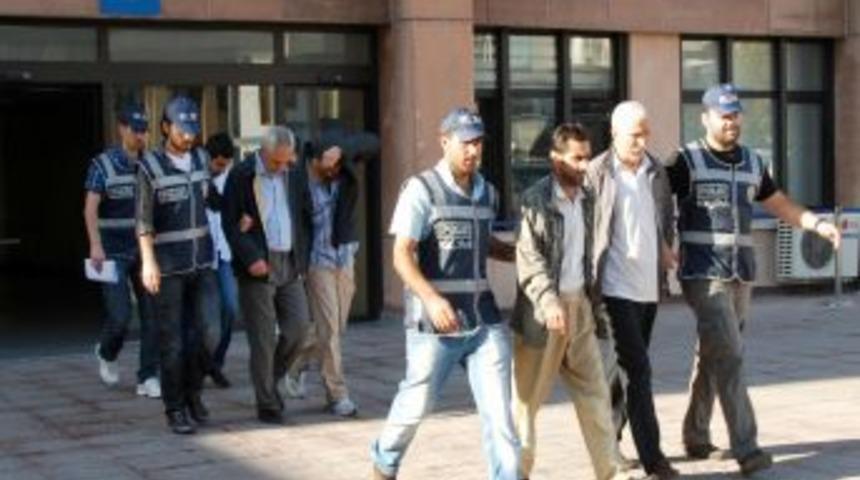 Zehir taciri aile kıskıvrak yakalandı