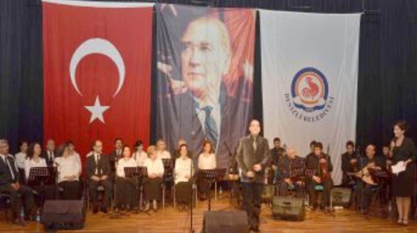 Atat&uuml;rk&rsquo;&uuml;n sevdiği şarkılar seslendirildi