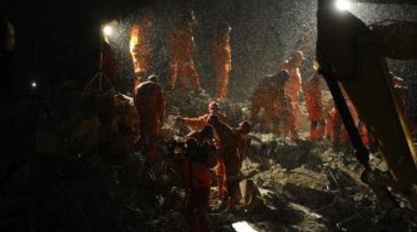 Deprem b&ouml;lgesinde kar etkisini artırıyor