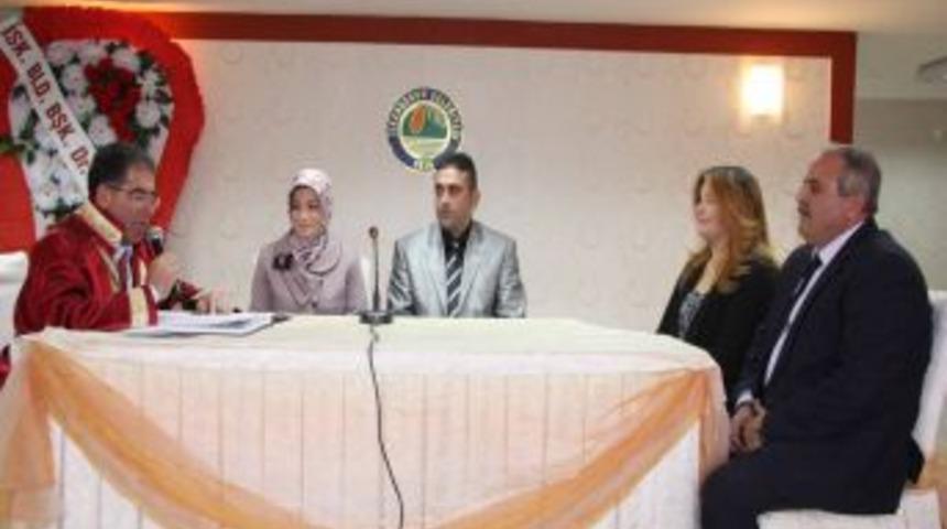 Evlendirme dairesinde tarihe &ouml;zel nikah kıyıldı