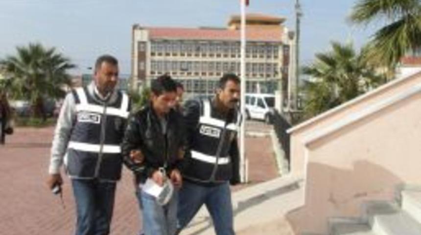 Ayvalık&rsquo;ta PKK sempatizanı zanlı sahte pasaportla yakalandı