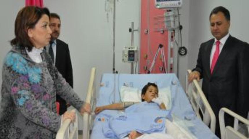 Milletvekili &Ccedil;alık, Van'dan gelen hastaları ziyaret etti