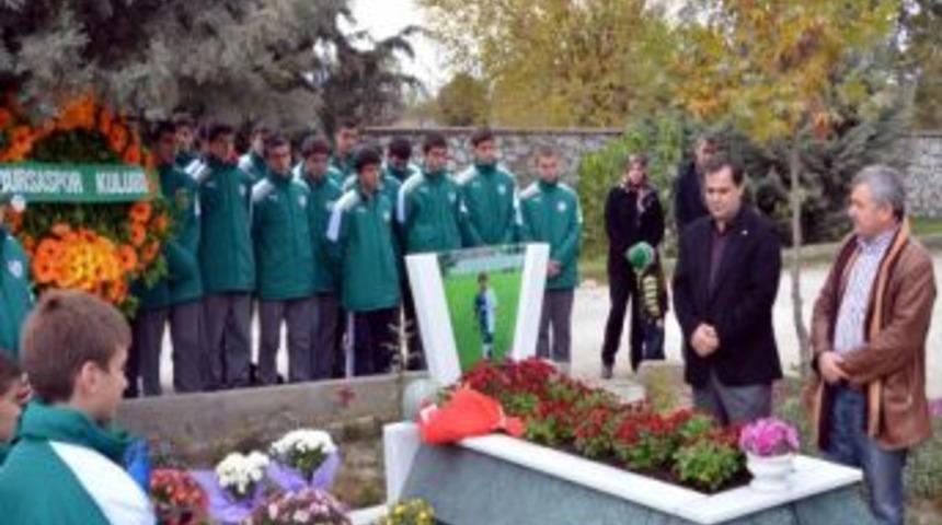 Ayberk Turan mezarı başında anıldı