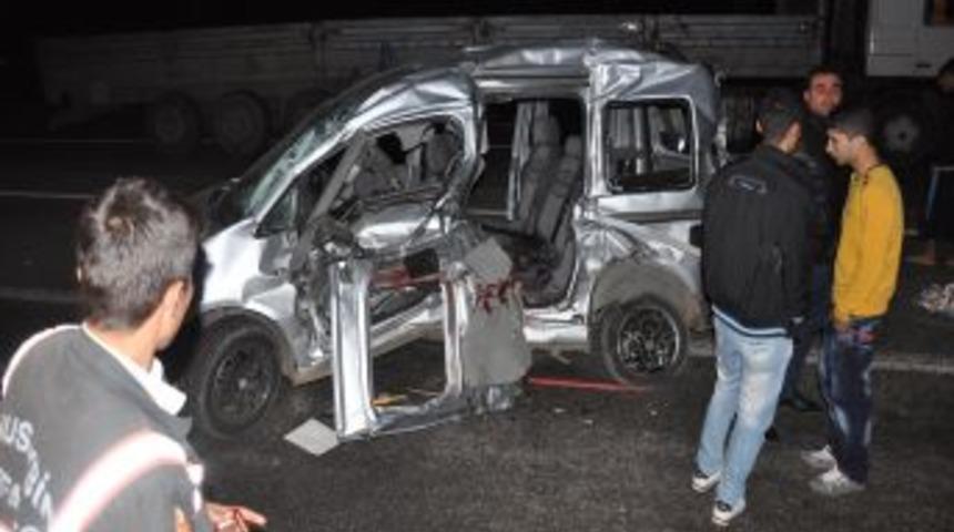 Nusaybin'de kaza: 3 &ouml;l&uuml;, 3 yaralı