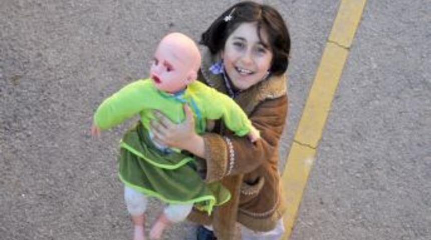 &Ouml;zel Baharlı &ouml;ğrenciler, Erciş&rsquo;e yardım eli uzattı