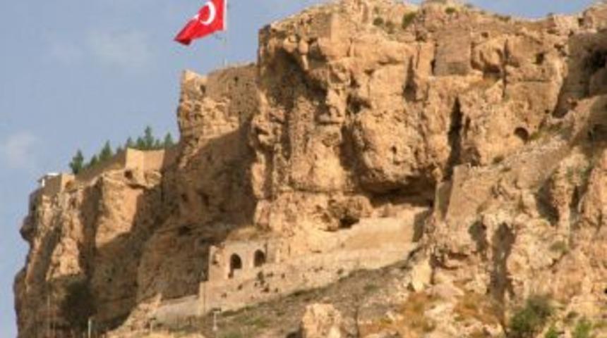 Başkan Ayanoğlu: Kale turizme a&ccedil;ılırsa Mardin&rsquo;e yılda 3 milyon turist gelir