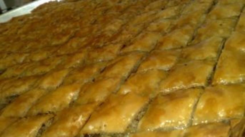 Bayram baklavaları elde kaldı