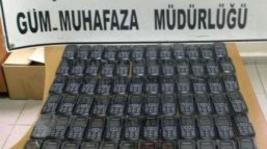 Habur&rsquo;da 399 adet ka&ccedil;ak cep telefonu ele ge&ccedil;irildi