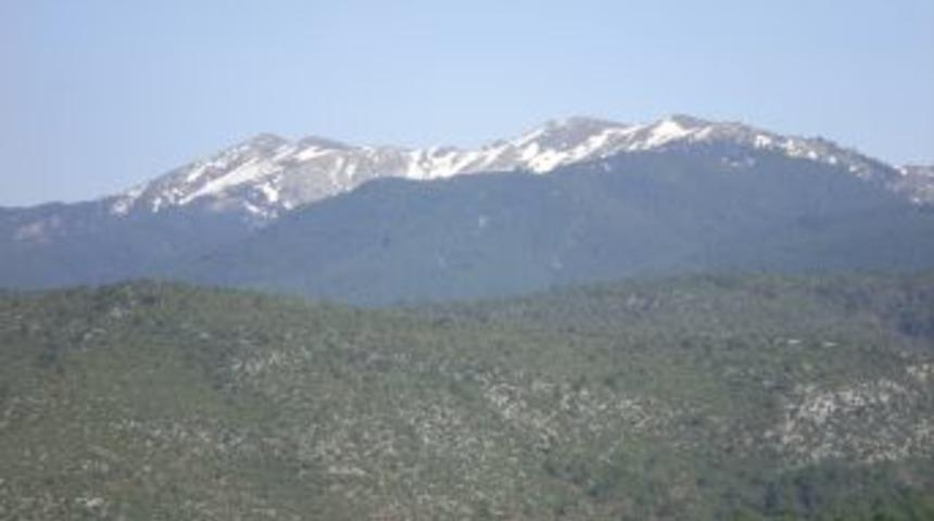 Eğrig&ouml;z dağına kar yağdı