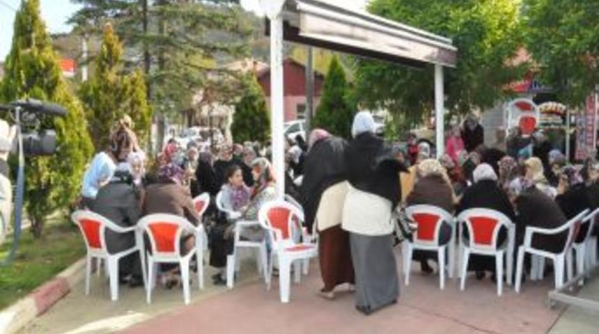 Depremde hayatını kaybedenler i&ccedil;in Mevlid-i Şerif okundu