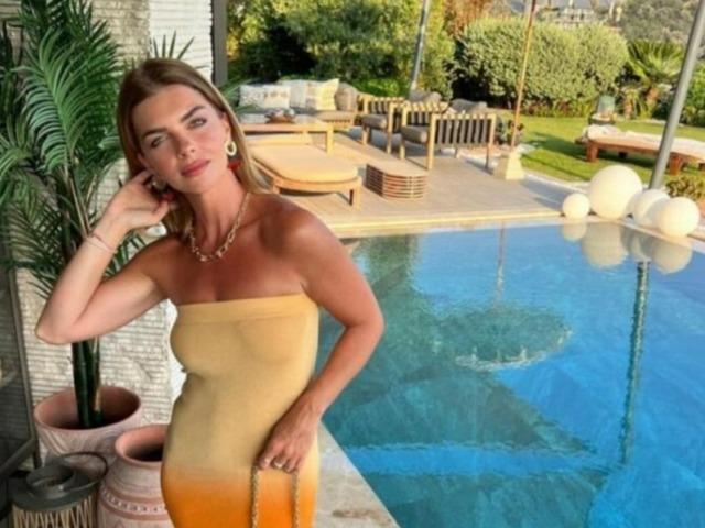 Pelin Karahan'ın yıllar &ouml;ncesine ait karesi g&uuml;ndem oldu