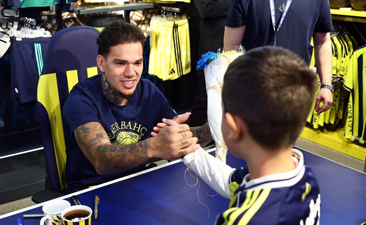 Kadıköy de Ederson çılgınlığı! İzdiham tavan yaptı 1