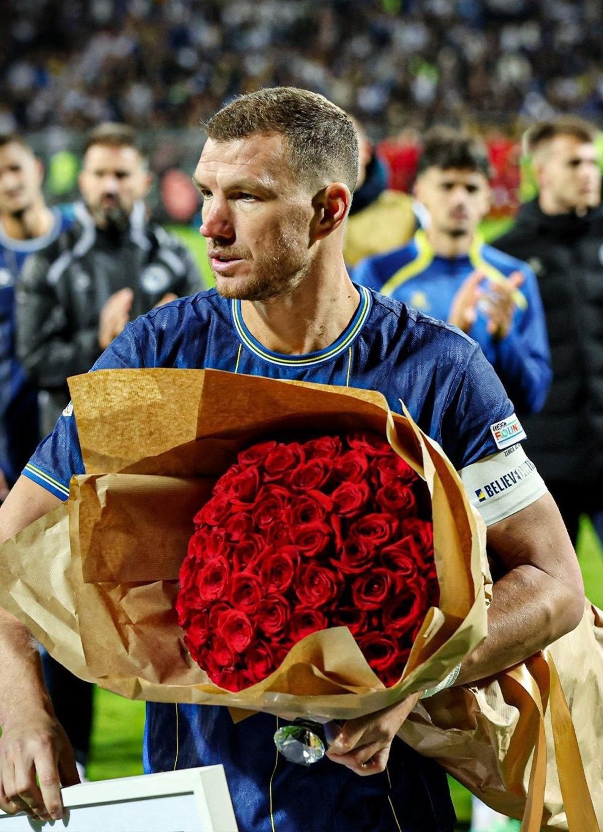 Edin Dzeko ya Şanlı Veda! Bosnalı Taraftarlar Unutulmaz Golcüyü Unutmadı 1