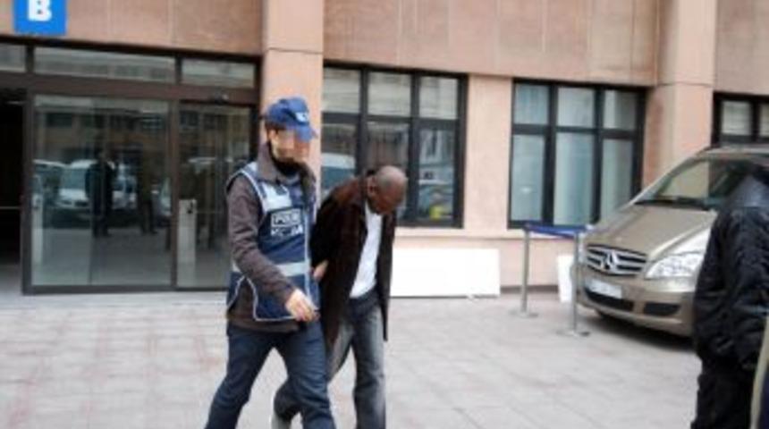 Papazı dinlemediler, polise yakalandılar