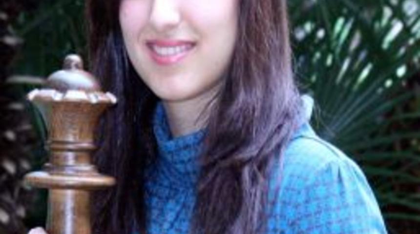 Bet&uuml;l Cemre Yıldız, T&uuml;rk Satrancı'nın ilk kadın b&uuml;y&uuml;kustası oldu