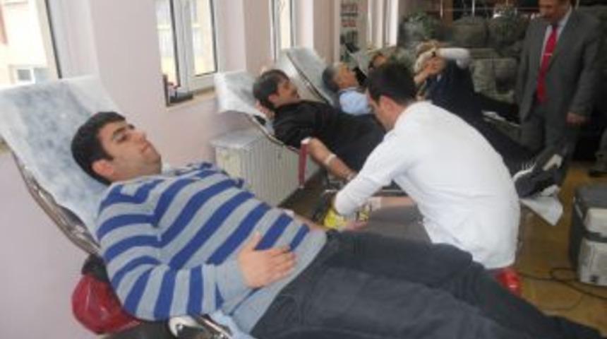 &Ouml;zel Aziziye'den Vanlı depremzedelere kan desteği