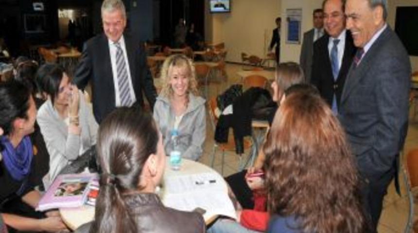 Başkan Kocaoğlu, &uuml;niversiteli gen&ccedil;lerle buluştu