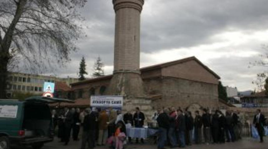 Ayasofya Camiinde aşure dağıtıldı