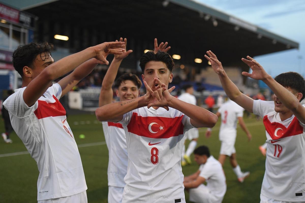 Beşiktaş, Galatasaray ve Trabzonspor 17 yaşındaki genç yıldızın peşinde 3