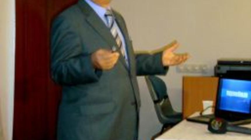 Uluğ: Sıvılaşmış zemin &uuml;zerindeki evler muhallebi &uuml;zerindeki k&uuml;rdan gibidir