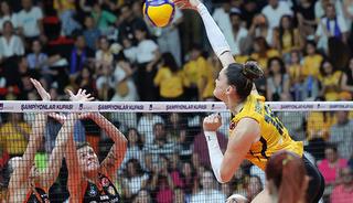 Voleybolda Şampiyonlar Kupası VakıfBank'ın! Eczacıbaşı'nı devirdi