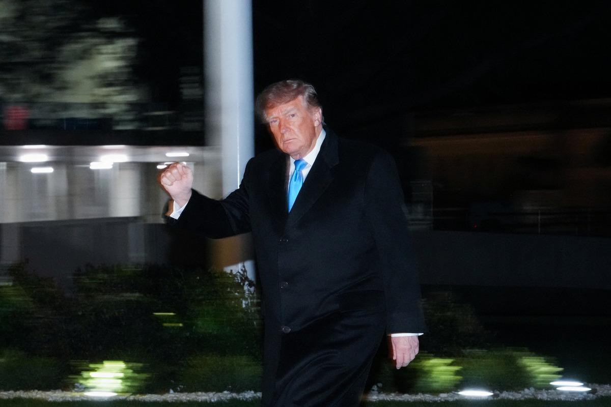 Trump ın "Bırakın Los Angeles ı ve San Diego yu yok etsinler" s&ouml;zleri ABD yi karıştırdı! Beyaz Saray a&ccedil;ıklama yaptı 4